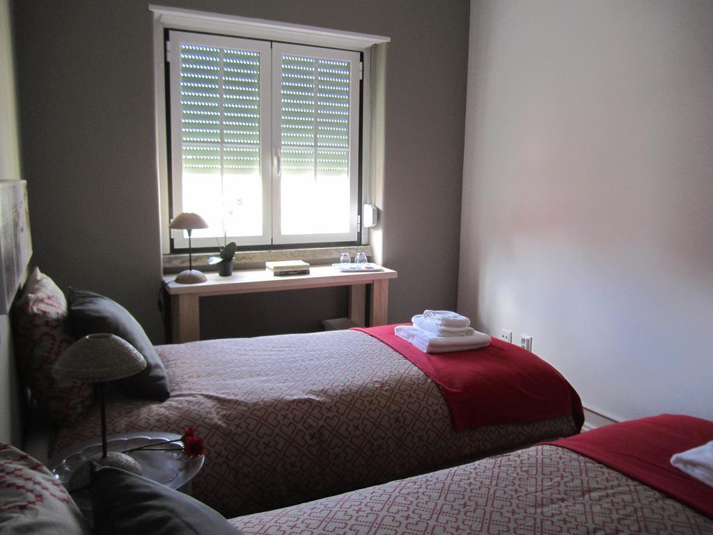 Alvalade II Airport Guest House Lisboa Oda fotoğraf