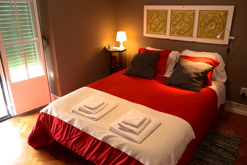 Alvalade II Airport Guest House Lisboa Oda fotoğraf